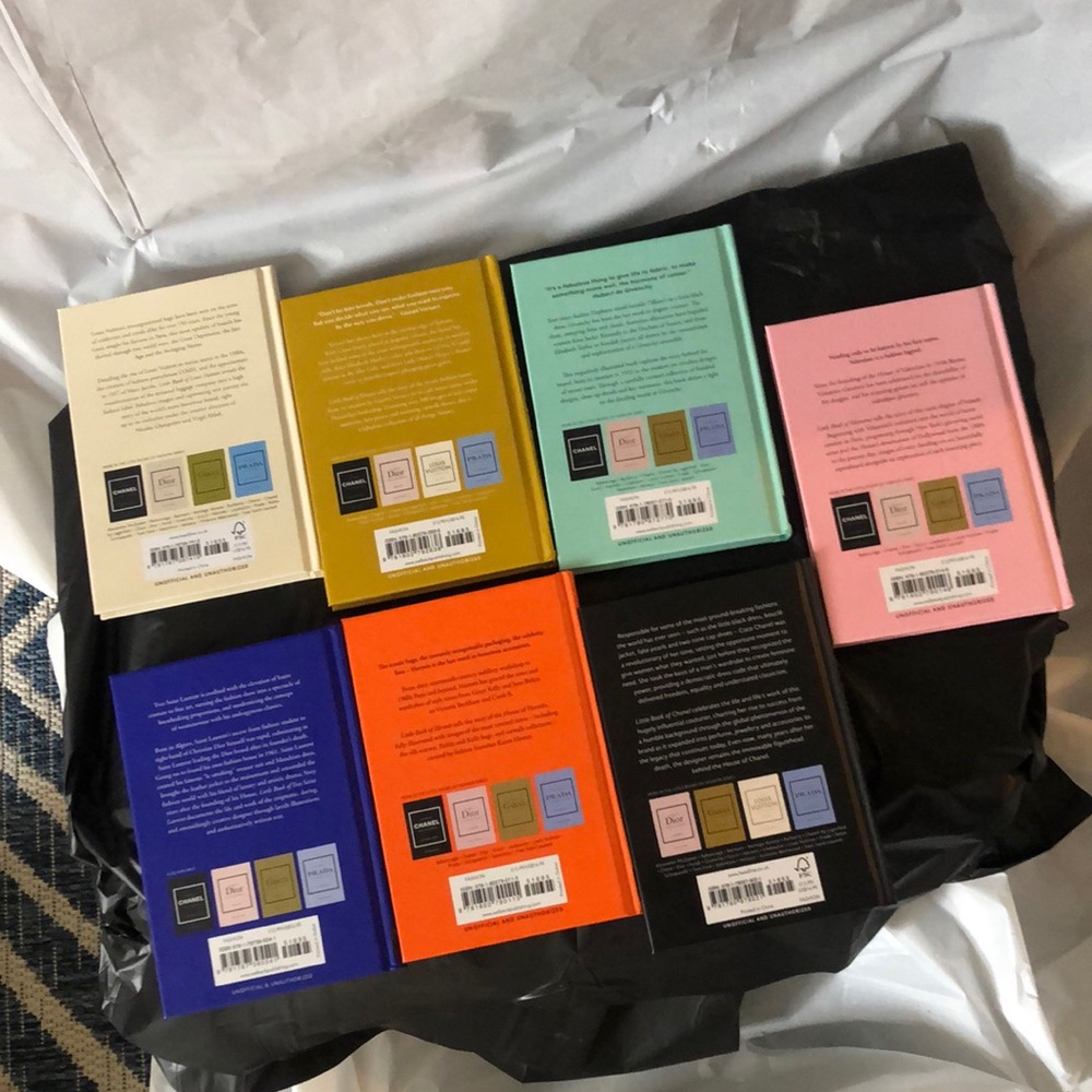 Luxury fashion books - set of 7 Hermes, LV, Valentino, YSL, Chanel, Versace … - Picture 7 of 11